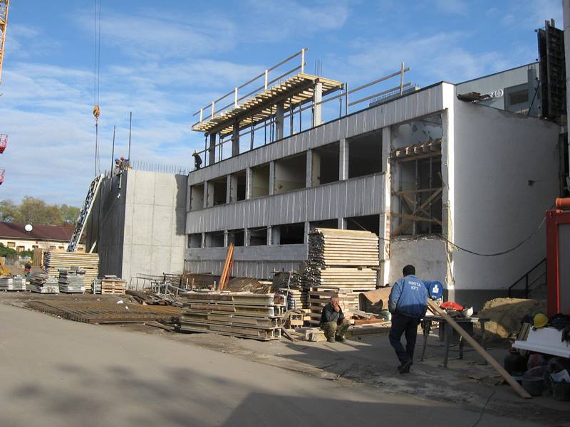A tornaterem és a második emelet építése – 2013.11.15