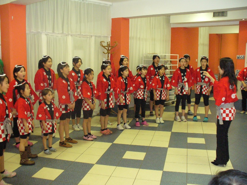 Japán gyermekkórus látogatása iskolánkban – 2009.04.02
