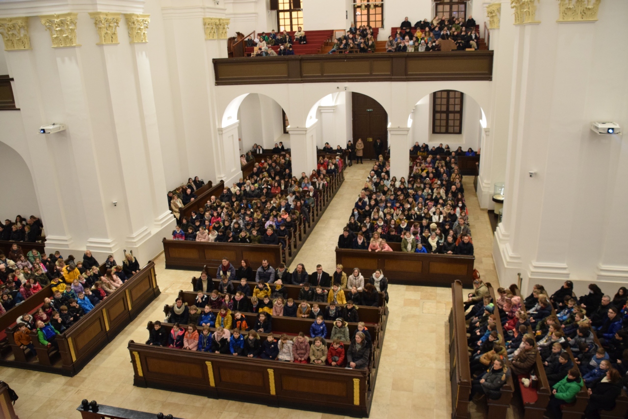 Adakozásunk célja