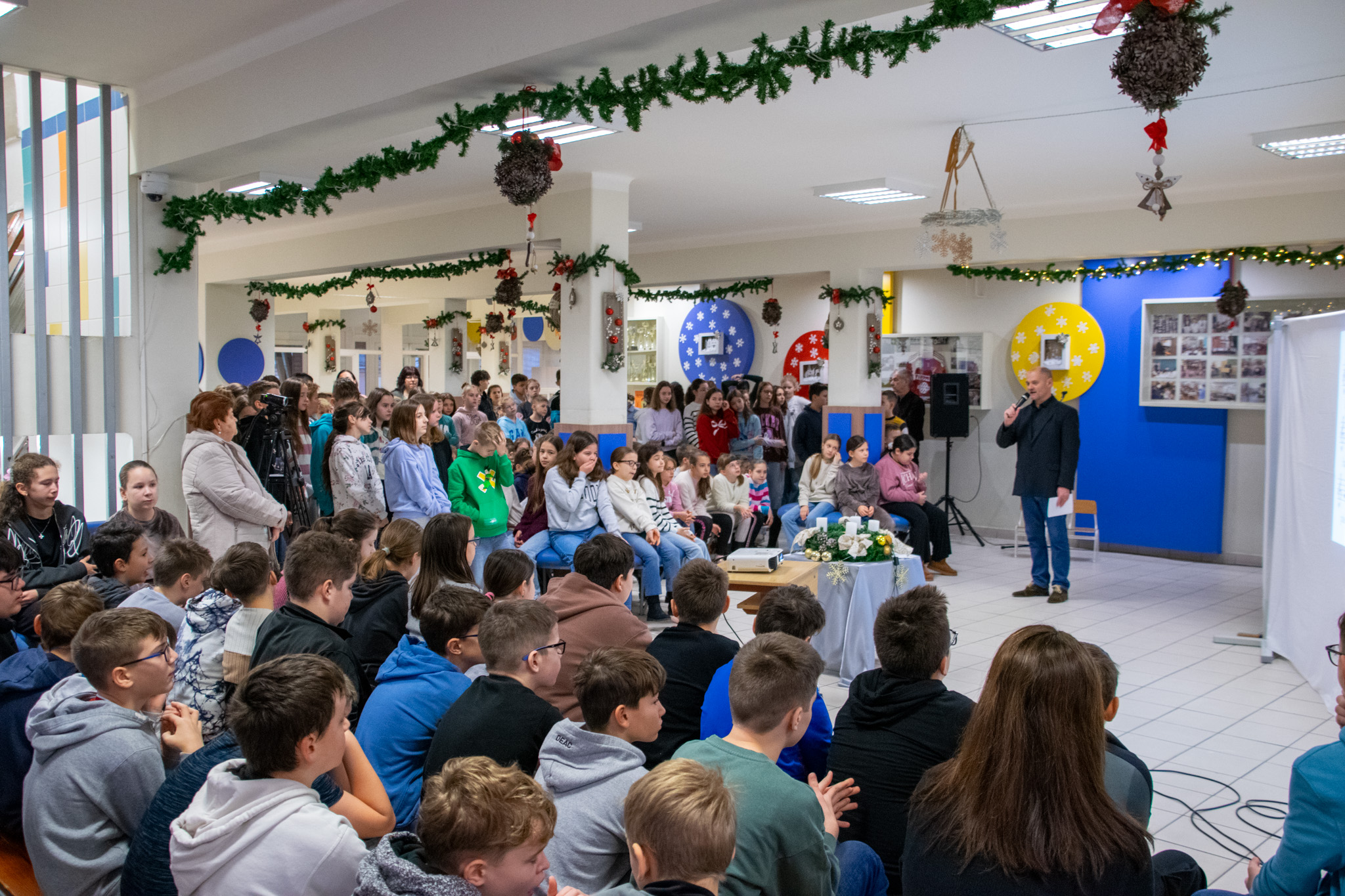 Adventi reggeli áhitat – felső tagozat – 2025.12.12