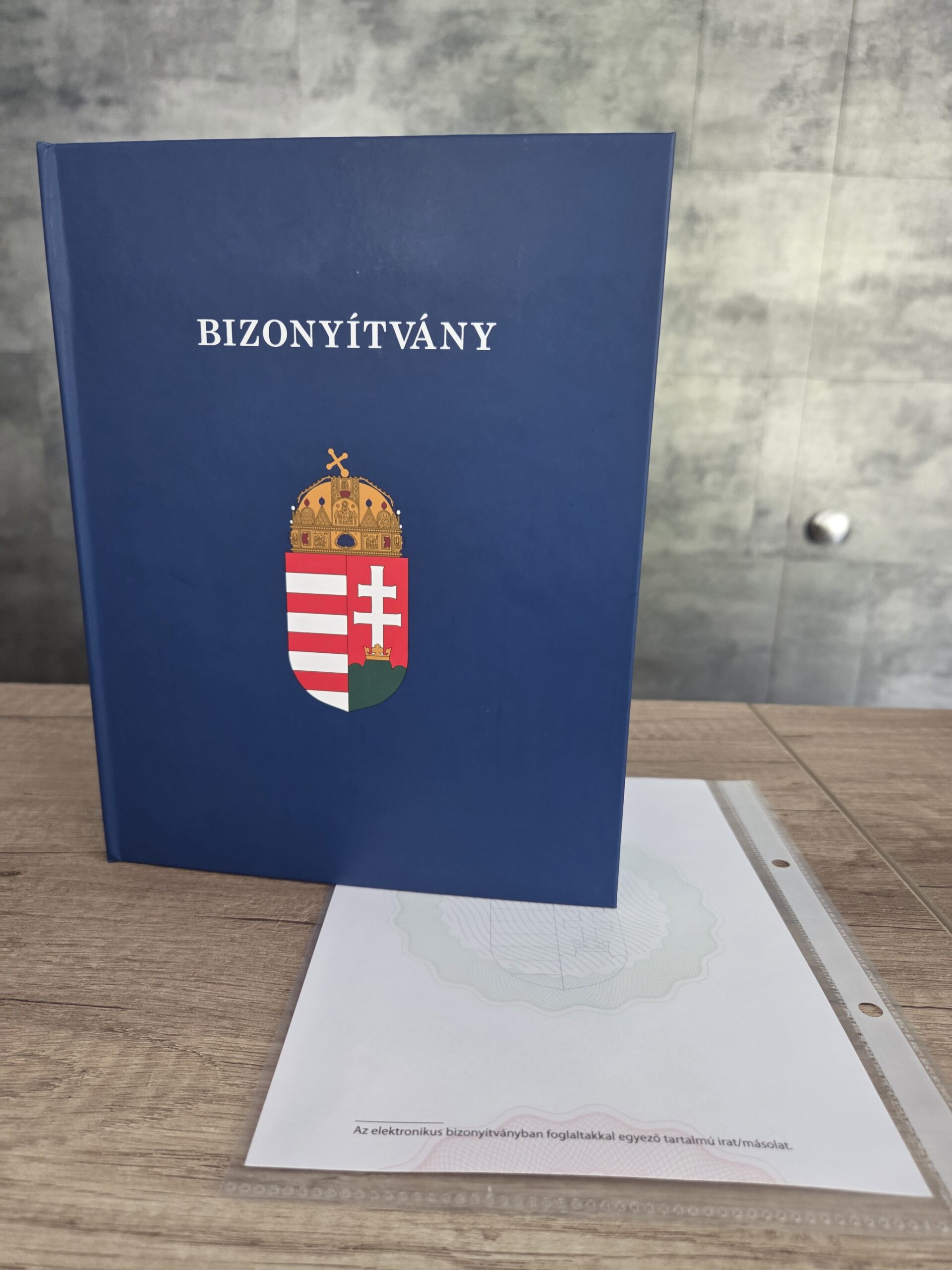 Első évfolyamos bizonyítvány díszpéldány